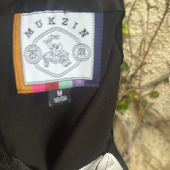 Mukzin Charming Slim Fit Skirt - Picture 6 of 9